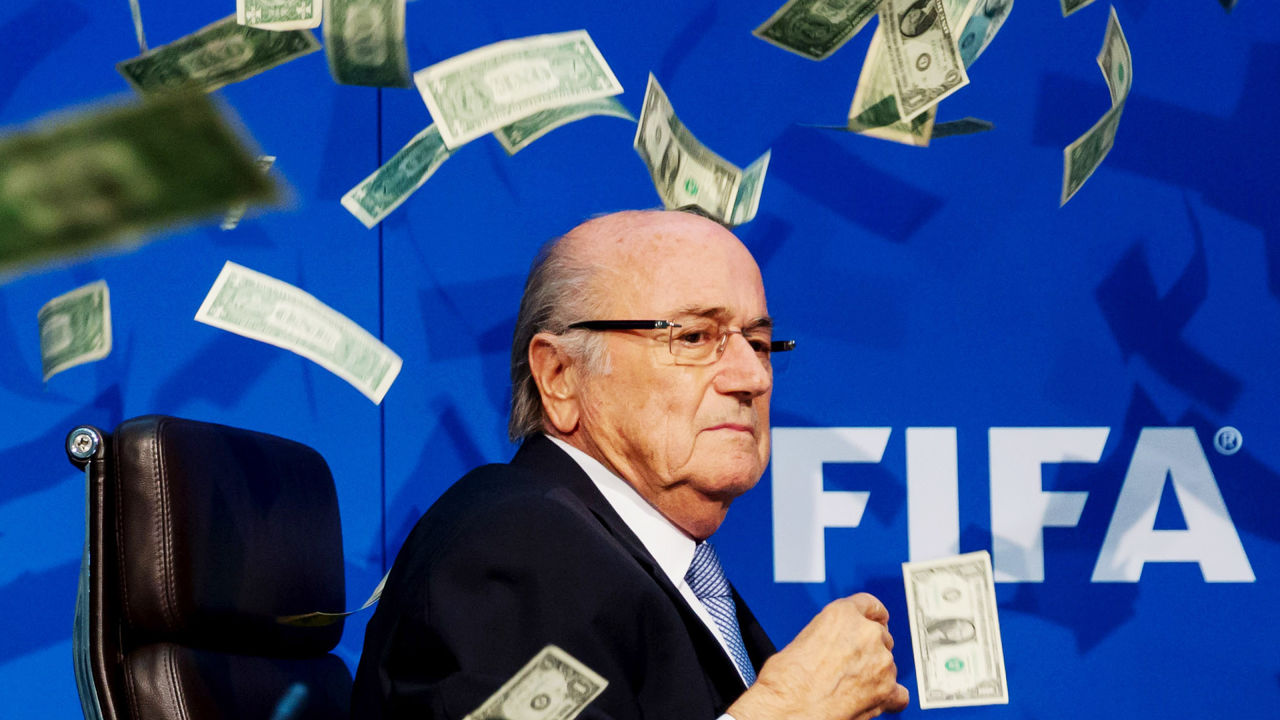 بلاتر يفكرفي مقاضاة "الفيفا"
