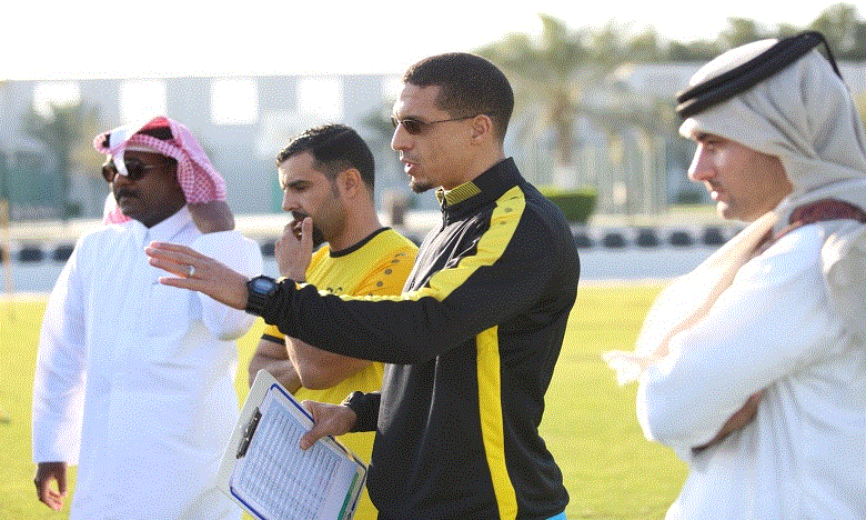 طلال يفوز في أول مباراة مع أم صلال