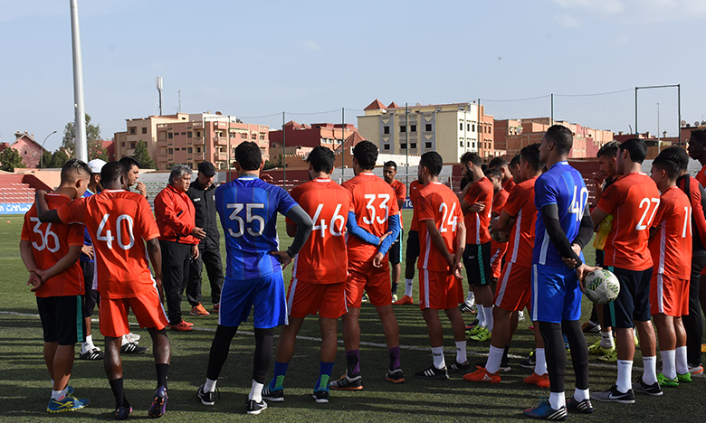 لاعبو شباب خنيفرة يتوصلون بـ 100 مليون سنتيم