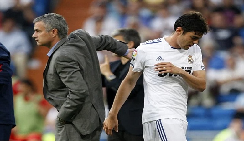 كاكا "يتهم" مورينهو