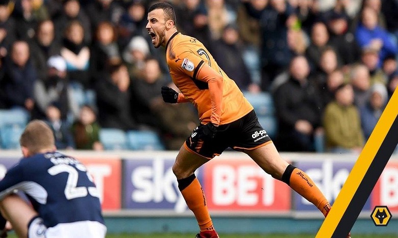 جماهير ولفرهامبتون تنتفض ضد تهميش سايس