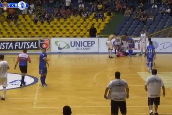 وفاة حكم برازيلي مباشرة بعد انطلاق مباراة