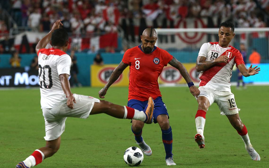 الشيلي في مواجهة البيرو