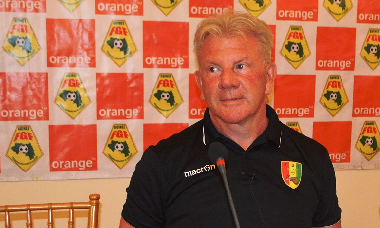 مدرب غينيا يعترف بصعوبة مواجهة الجزائر