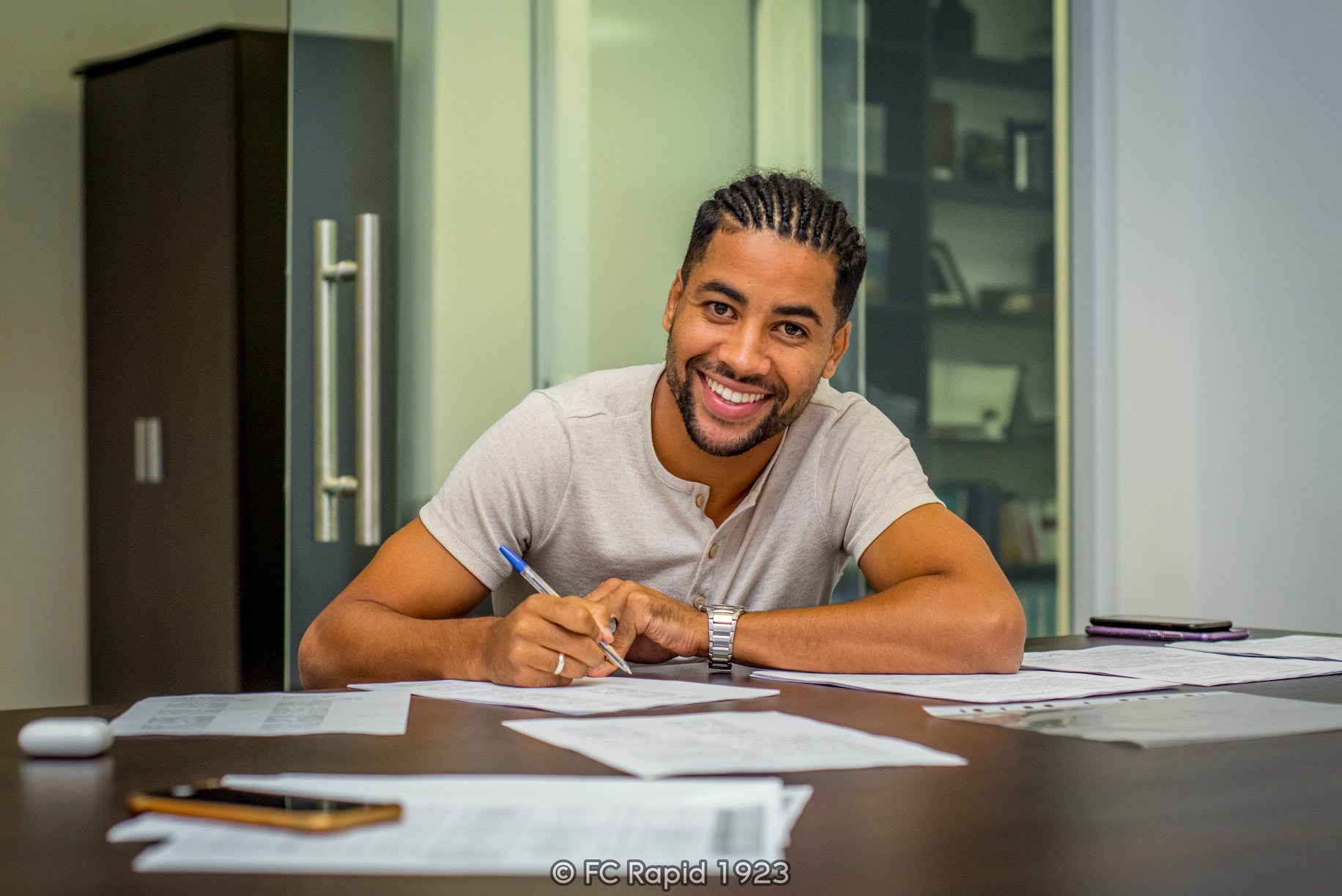 العالمي: وصلت مع مسؤولي الرجاء إلى الطريق المسدود