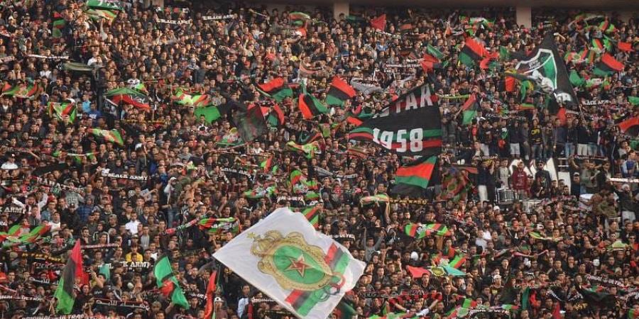 أنصار الجيش يخلدون ذكرى الزروالي بقميص عملاق 