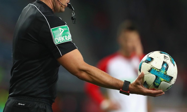 الكشف عن حكام مباريات الخميس