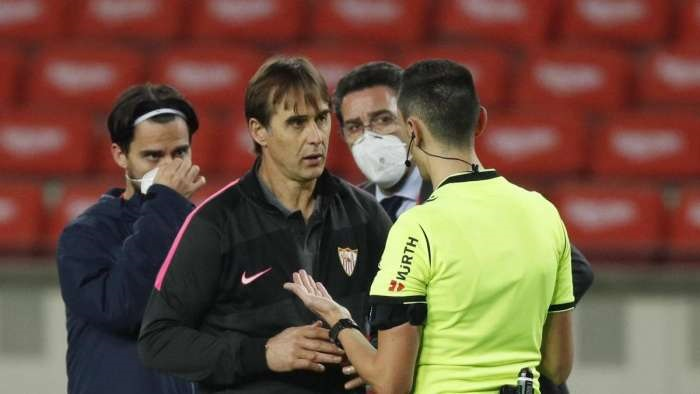 لوبيتيغي ينتقد التحكيم بعد الهزيمة أمام برشلونة