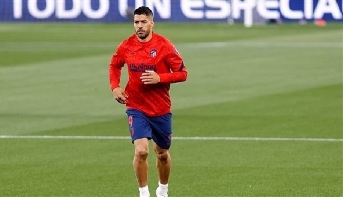 الإصابة تجبر سواريز على مغادرة تدريب أتلتيكو مدريد
