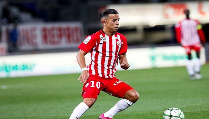 ثلاثة أندية بالليغ 1 مهتمة بالمغربي الواعد باسي