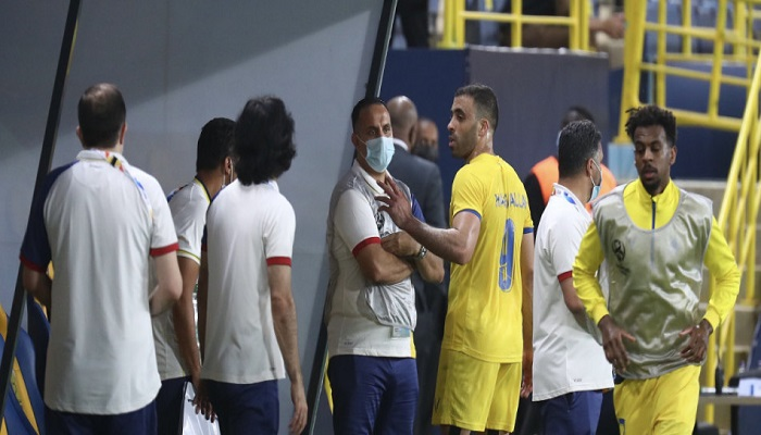 حمد الله يعتذر لمدرب النصر