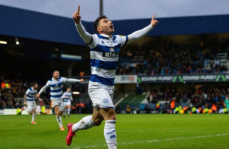 شاعر يفرض نفسه نجما  لكوينز بارك 