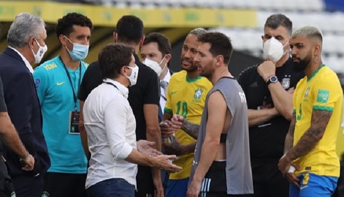 توقف مباراة البرازيل والأرجنتين في تصفيات كأس العالم