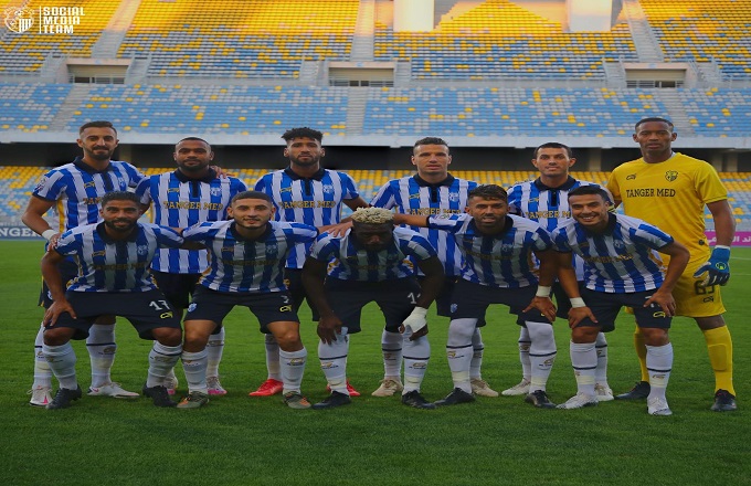 لاعبو اتحاد طجة يضربون عن التداريب 