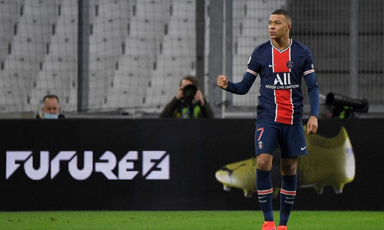 باريس يثق في بقاء مبابي.. ويرفض تصرفات الريال