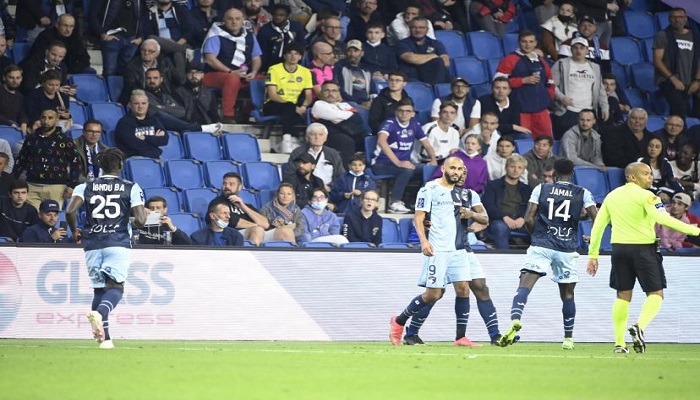 بوطيب يعتذر بعد تصرفه مع مشجع 