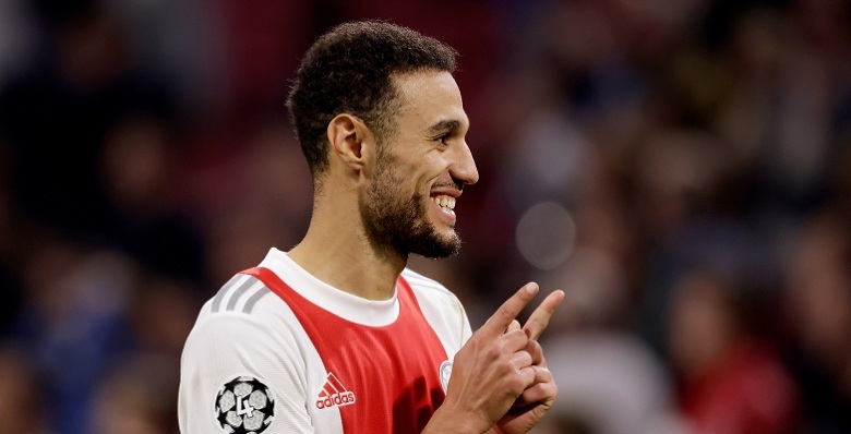 "كلاسيكو" بين البارصا والريال للفوز بتوقيع مزراوي 