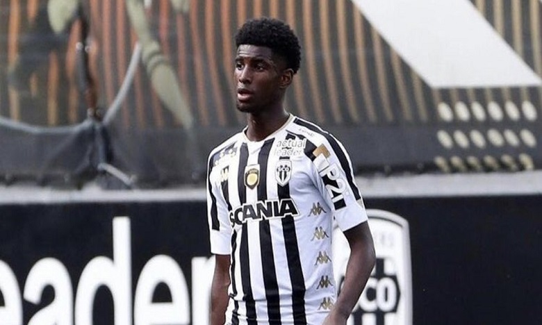 المسؤولون المغاربة يتابعون الواعد محمد علي شو