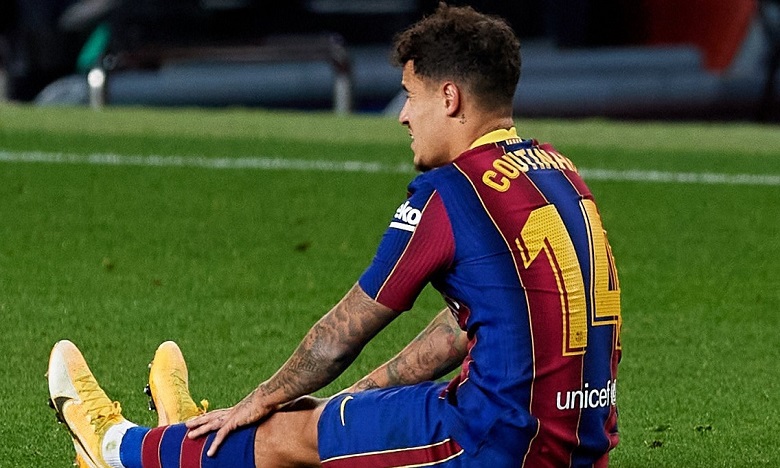 كوتينيو يثير الجدل في برشلونة برفضه النزول إلى الملعب