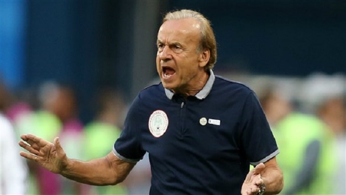 نيجيريا تنفصل عن مدربها رور قبل كأس إفريقيا للأمم