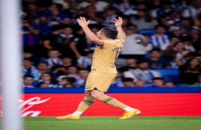 ليفاندوفسكي يقود البارصا لفوز كبير على  سوسيداد 