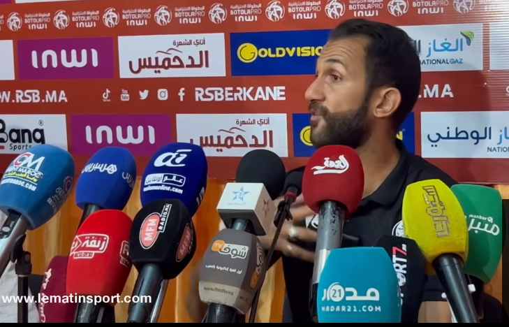 بالفيديو:عادل رمزي يدافع عن أسلوب لعب الوداد