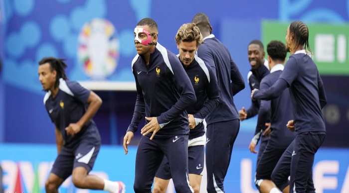 ديشامب: مشاركة مبابي أمام هولندا ممكنة