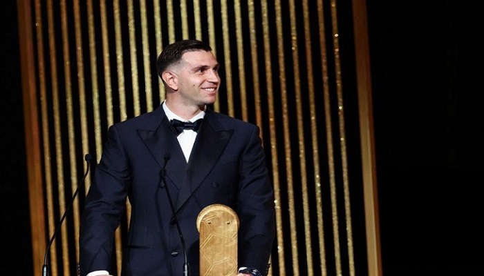 الكرة الذهبية 24.. مارتينيز يحصد جائز أفضل حارس في العالم