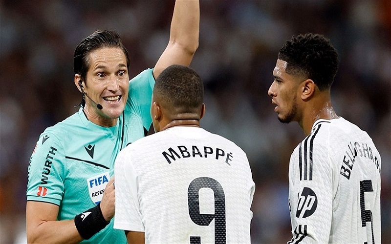 بعد جدل طرد بيلينغهام... الحكم مونييرا يثبت براءته ويعود للتحكيم