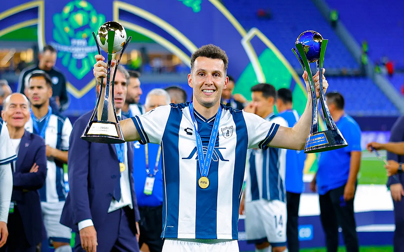 الإدريسي باق مع باتشوكا المكسيكي إلى 2028