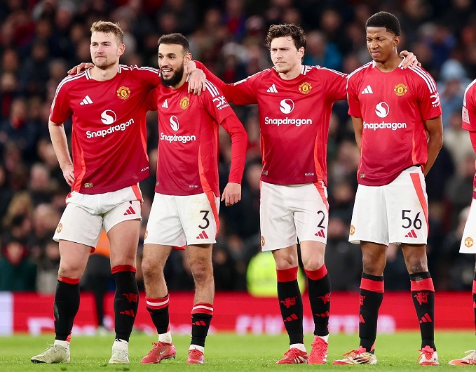 بمشاركة مزراوي...فولهام يقصي اليونايتد في كاس انجلترا