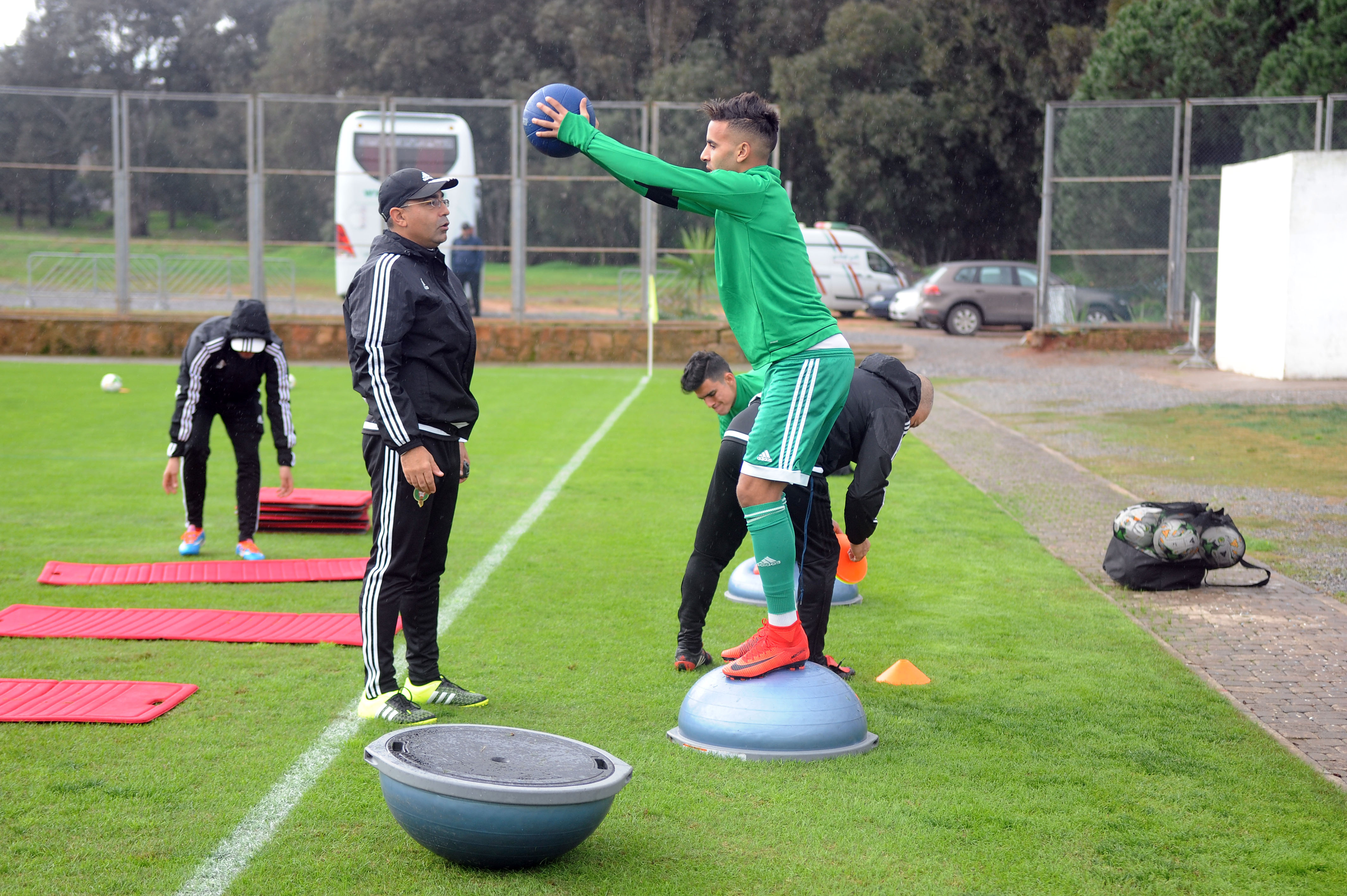 حصة تدريبية خفيفة لمنتخب المحليين